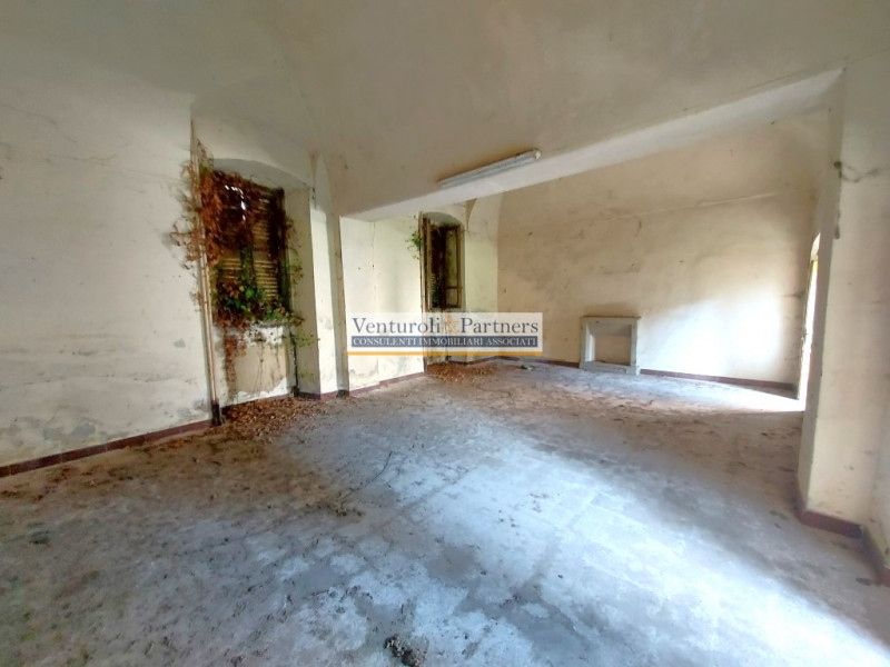 Immagine 21 di Palazzo in vendita  in piazza del corlo a Lonato del Garda