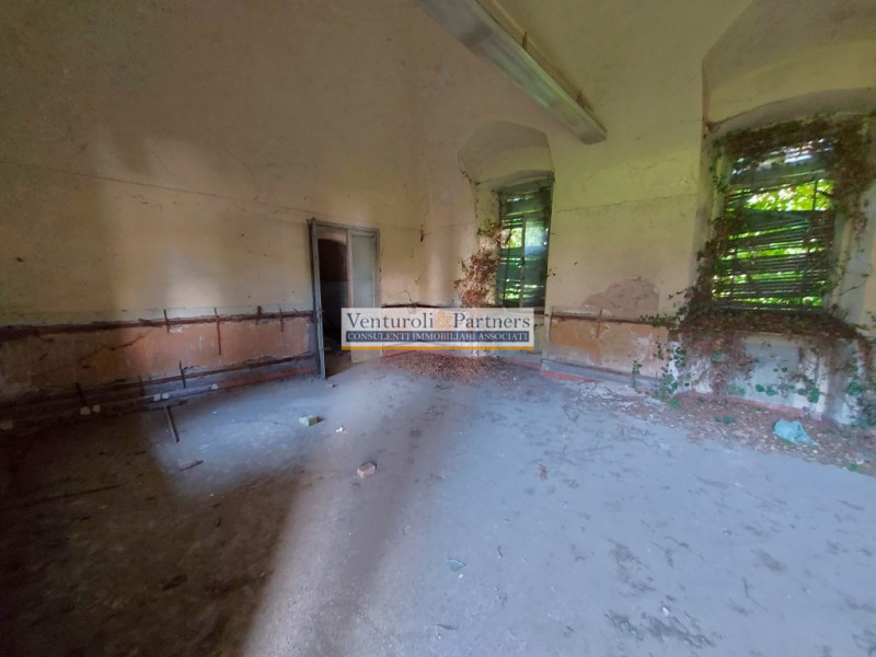 Immagine 22 di Palazzo in vendita  in piazza del corlo a Lonato del Garda