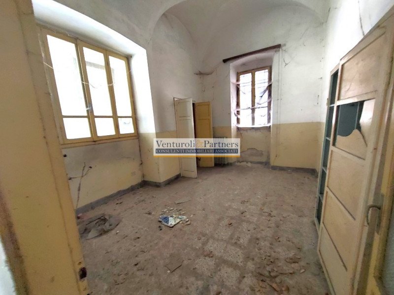 Immagine 24 di Palazzo in vendita  in piazza del corlo a Lonato del Garda