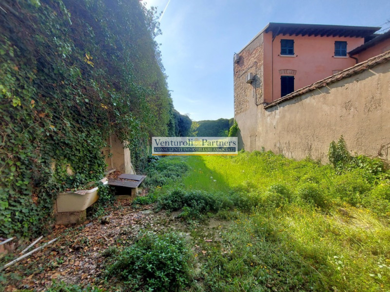 Immagine 25 di Palazzo in vendita  in piazza del corlo a Lonato del Garda