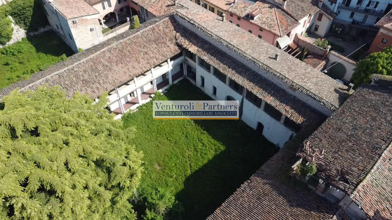 Immagine 31 di Palazzo in vendita  in piazza del corlo a Lonato del Garda