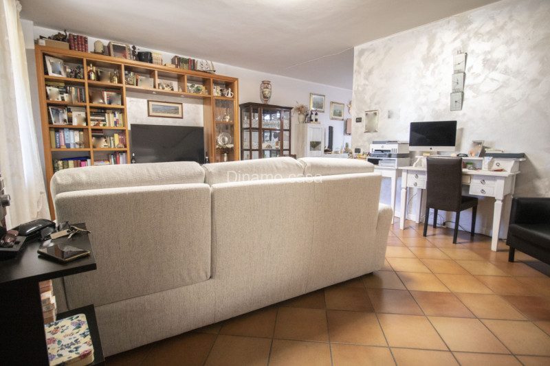 Immagine 5 di Villetta a schiera in vendita  a Carmignano