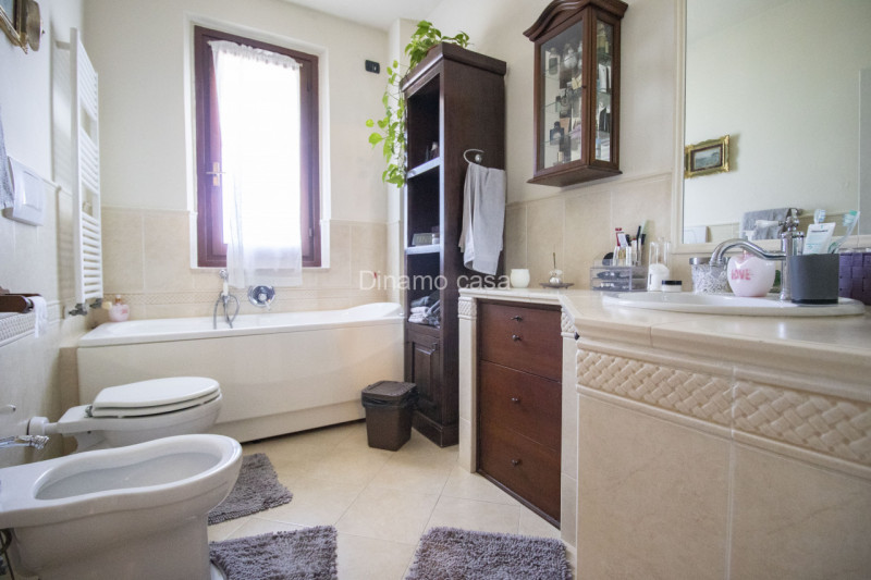 Immagine 13 di Villetta a schiera in vendita  a Carmignano