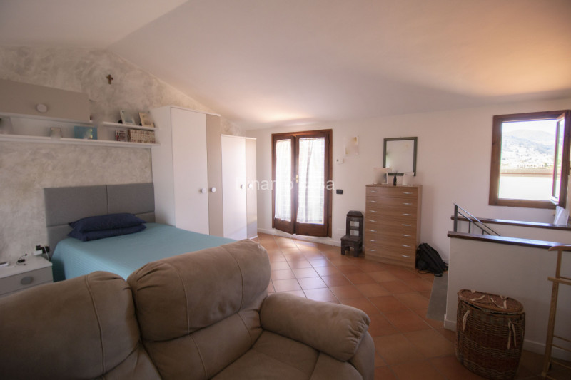 Immagine 15 di Villetta a schiera in vendita  a Carmignano