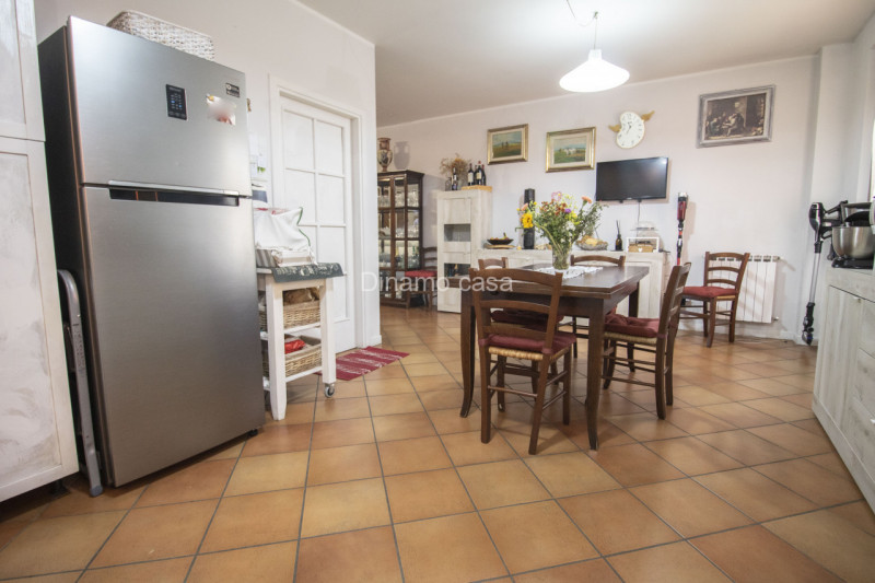 Immagine 17 di Villetta a schiera in vendita  a Carmignano