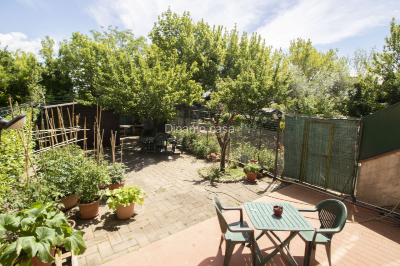 Immagine 19 di Villetta a schiera in vendita  a Carmignano