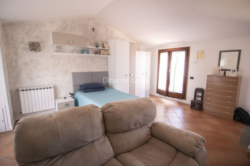 Immagine 28 di Villetta a schiera in vendita  a Carmignano