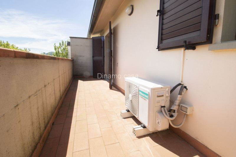 Immagine 34 di Villetta a schiera in vendita  a Carmignano