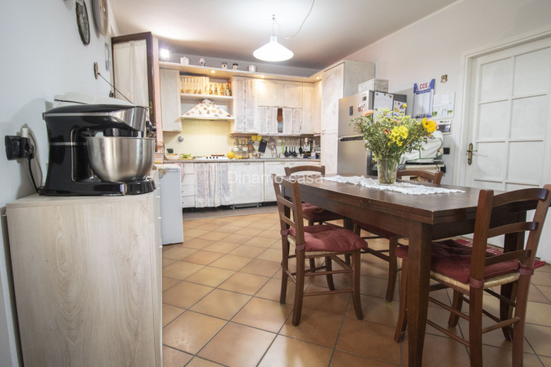 Immagine 37 di Villetta a schiera in vendita  a Carmignano