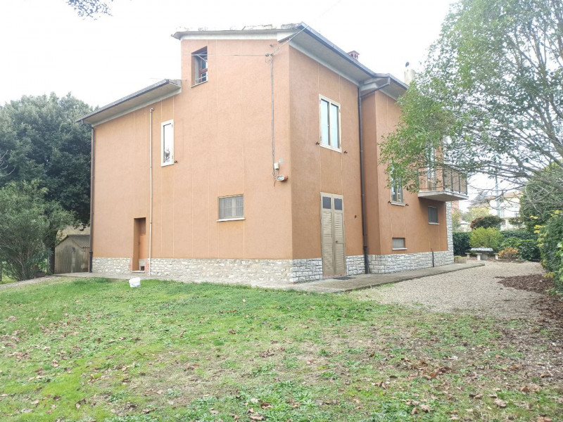Immagine 2 di Casa indipendente in vendita  in Via Roma a Castiglione Del Lago