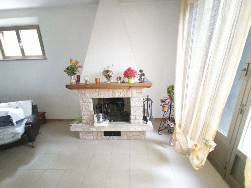 Immagine 4 di Casa indipendente in vendita  in Via Roma a Castiglione Del Lago