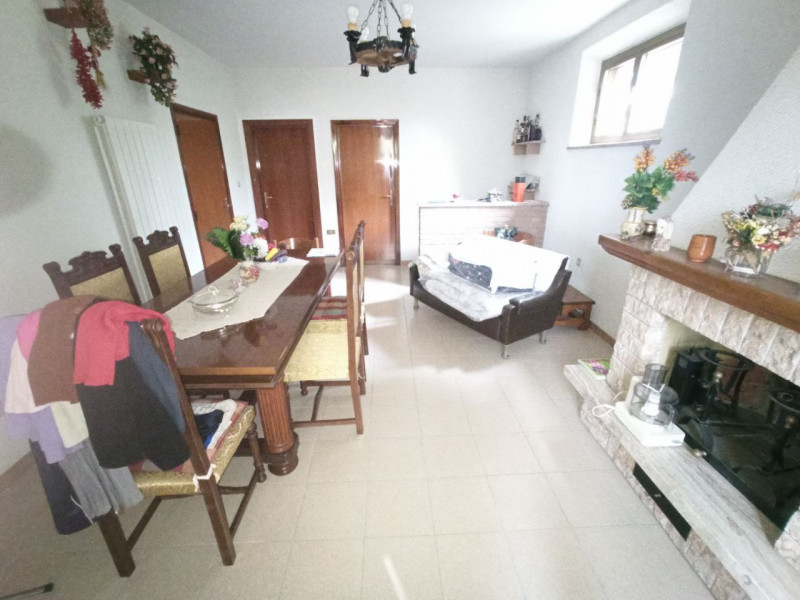 Immagine 5 di Casa indipendente in vendita  in Via Roma a Castiglione Del Lago