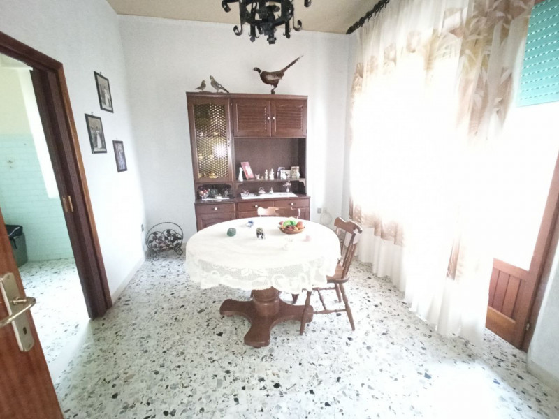 Immagine 11 di Casa indipendente in vendita  in Via Roma a Castiglione Del Lago