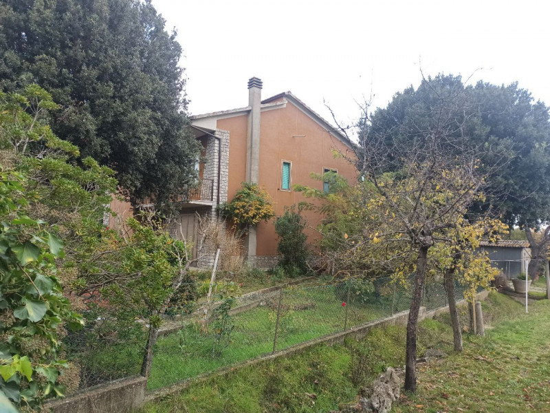 Immagine 30 di Casa indipendente in vendita  in Via Roma a Castiglione Del Lago