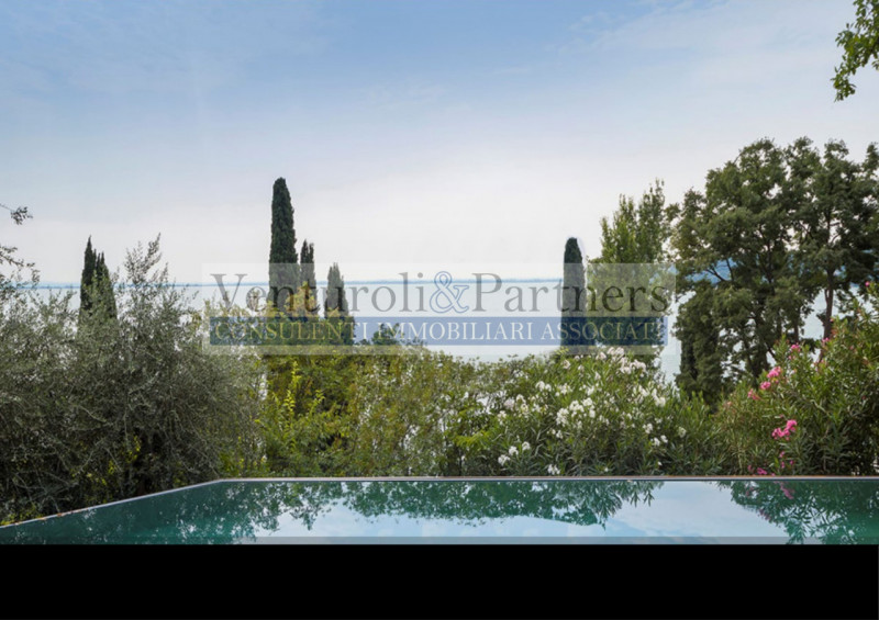 Immagine 3 di Villa in vendita  in Via Pergola a Padenghe Sul Garda