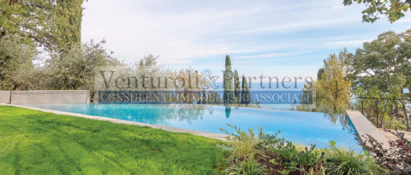 Immagine 7 di Villa in vendita  in Via Pergola a Padenghe Sul Garda