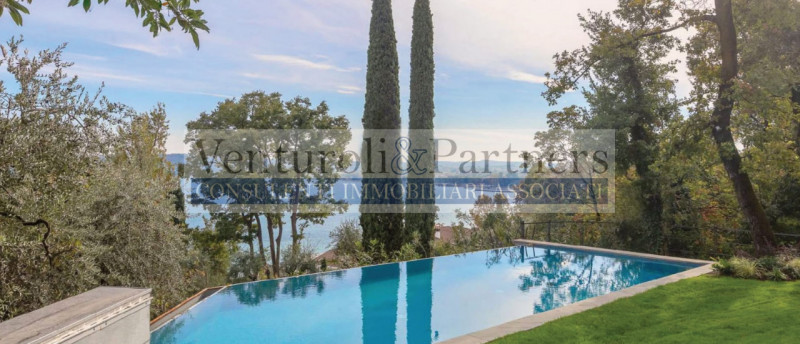 Immagine 8 di Villa in vendita  in Via Pergola a Padenghe Sul Garda