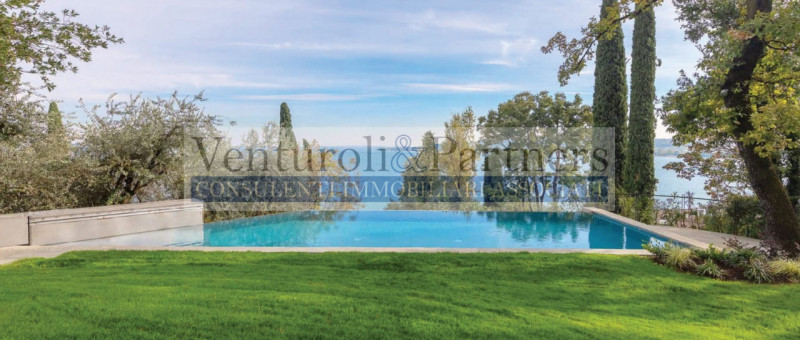 Immagine 11 di Villa in vendita  in Via Pergola a Padenghe Sul Garda