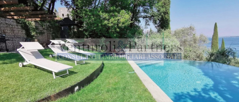 Immagine 12 di Villa in vendita  in Via Pergola a Padenghe Sul Garda