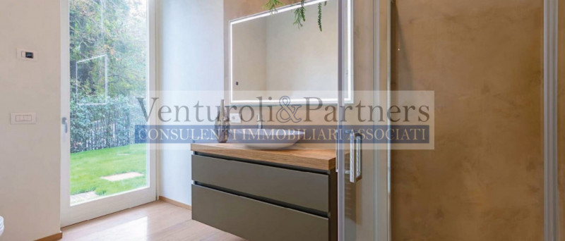 Immagine 19 di Villa in vendita  in Via Pergola a Padenghe Sul Garda