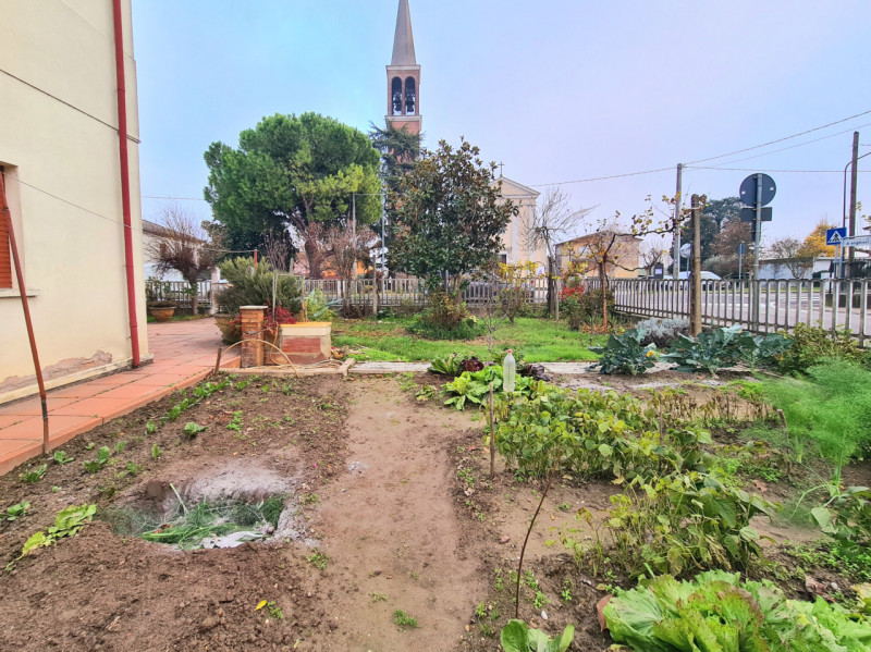 Immagine 6 di Casa indipendente in vendita  in VIA EUROPA a Sant'urbano
