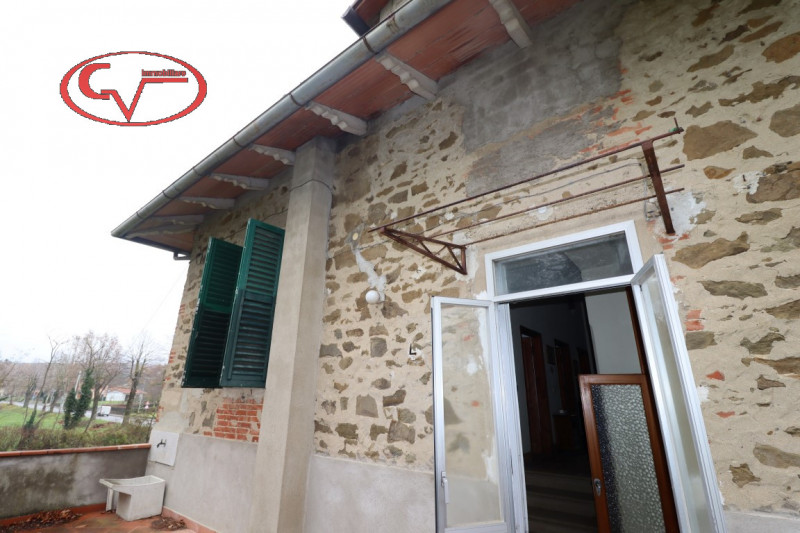 Immagine 11 di Villa in vendita  in ambra a Bucine