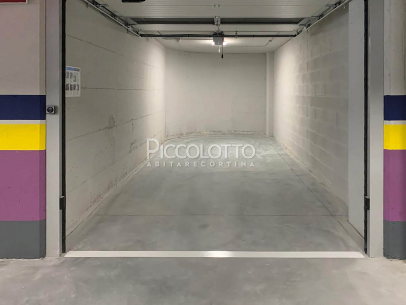 Immagine 2 di Garage in affitto  in via Cesare Battisti a Cortina D'ampezzo