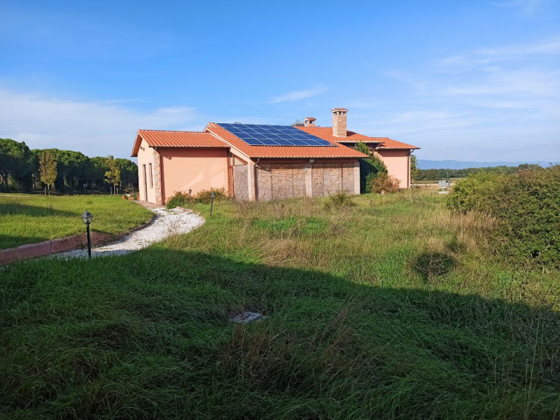 Immagine 4 di Agriturismo in vendita  in via Roma a Castiglione Del Lago