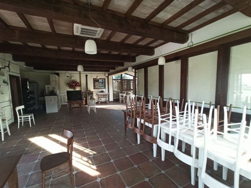 Immagine 5 di Agriturismo in vendita  in via Roma a Castiglione Del Lago