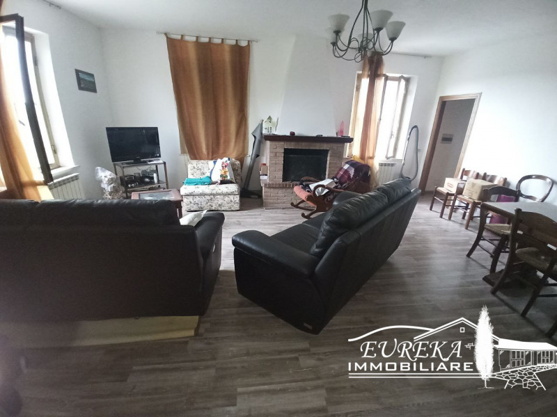 Immagine 2 di Appartamento in vendita  in Via Roma a Castiglione Del Lago