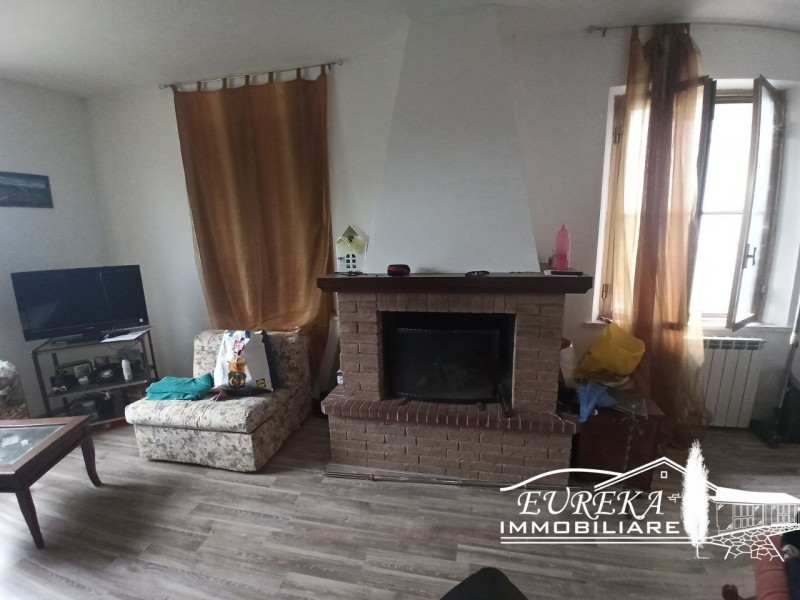 Immagine 3 di Appartamento in vendita  in Via Roma a Castiglione Del Lago