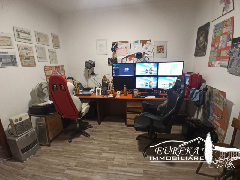 Immagine 9 di Appartamento in vendita  in Via Roma a Castiglione Del Lago