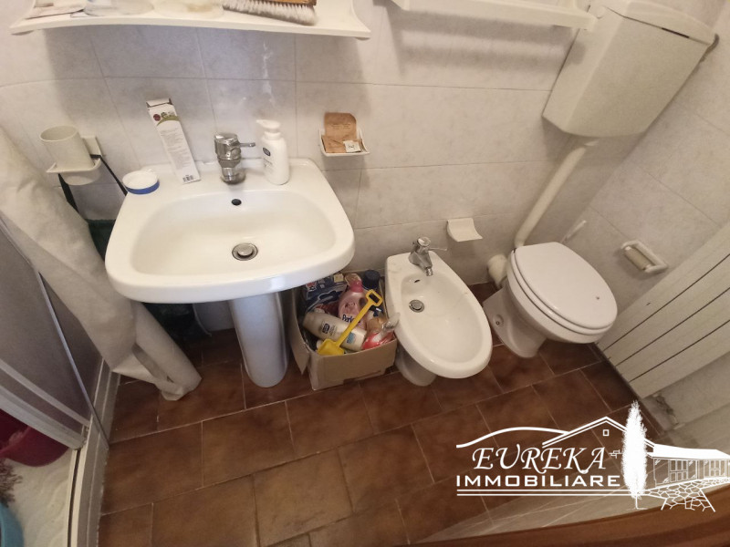 Immagine 12 di Appartamento in vendita  in Via Roma a Castiglione Del Lago