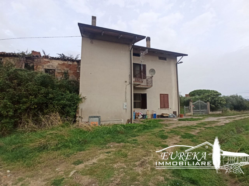 Immagine 14 di Appartamento in vendita  in Via Roma a Castiglione Del Lago