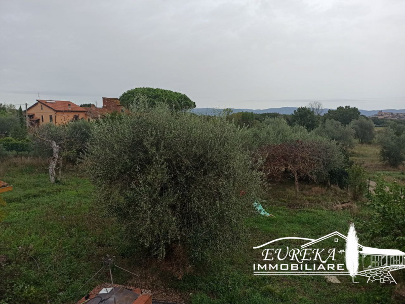 Immagine 19 di Appartamento in vendita  in Via Roma a Castiglione Del Lago