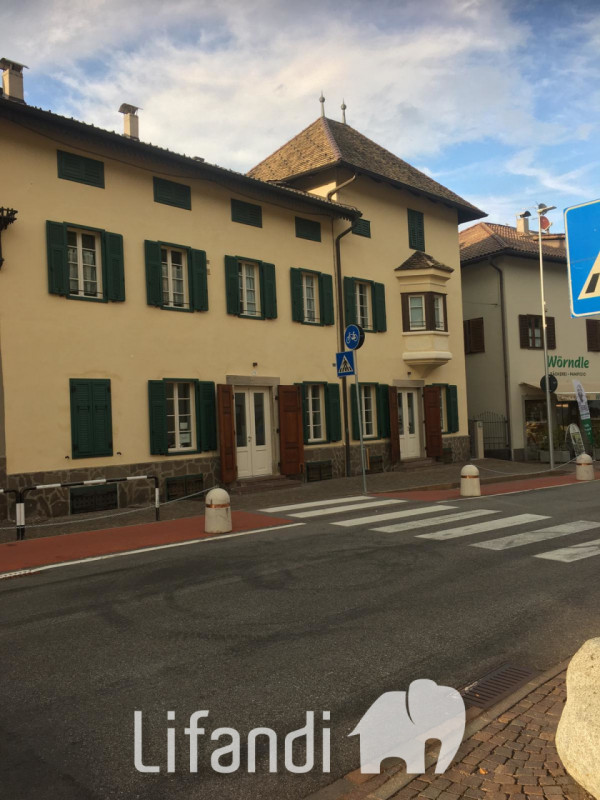 Immagine 5 di Negozio in vendita  a Ora .Auer.