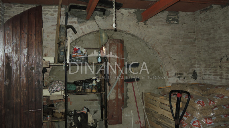 Immagine 9 di Rustico / casale in vendita  a Palaia