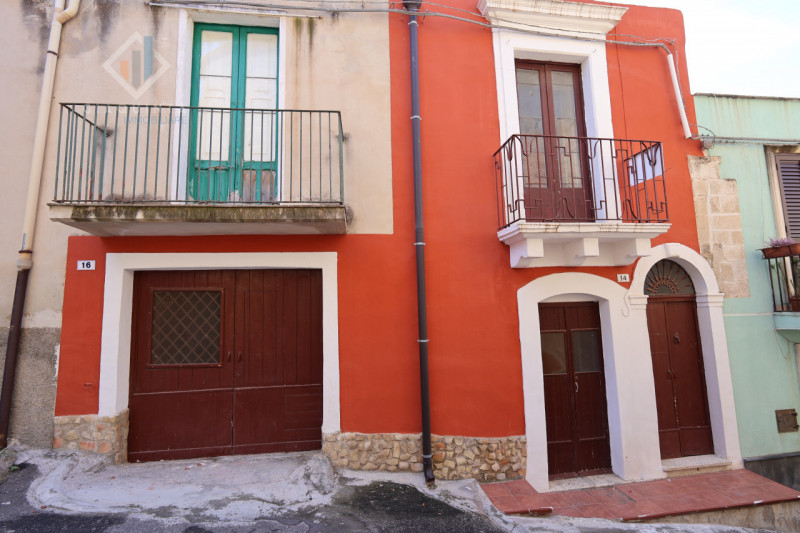 Immagine 26 di Casa indipendente in vendita  in via Vincenzo Dandolo n.06 a Palagonia