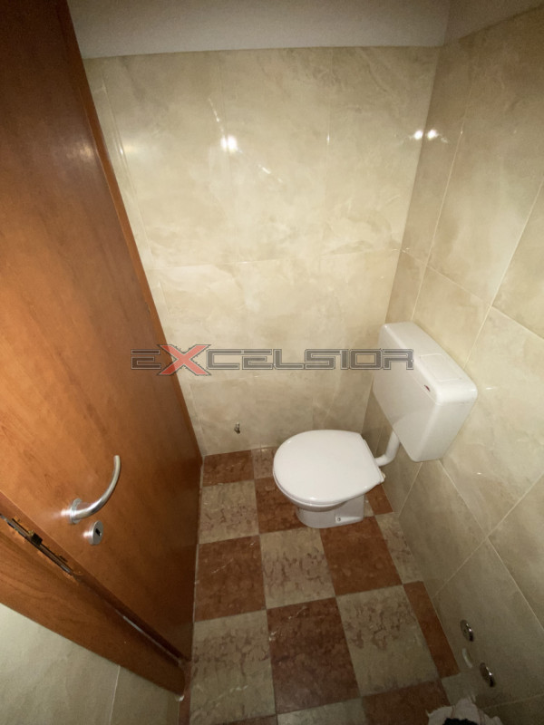 Immagine 2 di Negozio in affitto  in Corso Mazzini n. 7 a Adria