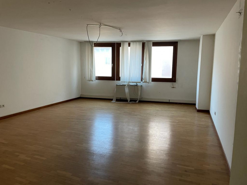 Immagine 2 di Ufficio in vendita  a Vittorio Veneto