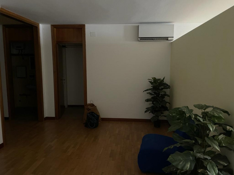 Immagine 4 di Ufficio in vendita  a Vittorio Veneto