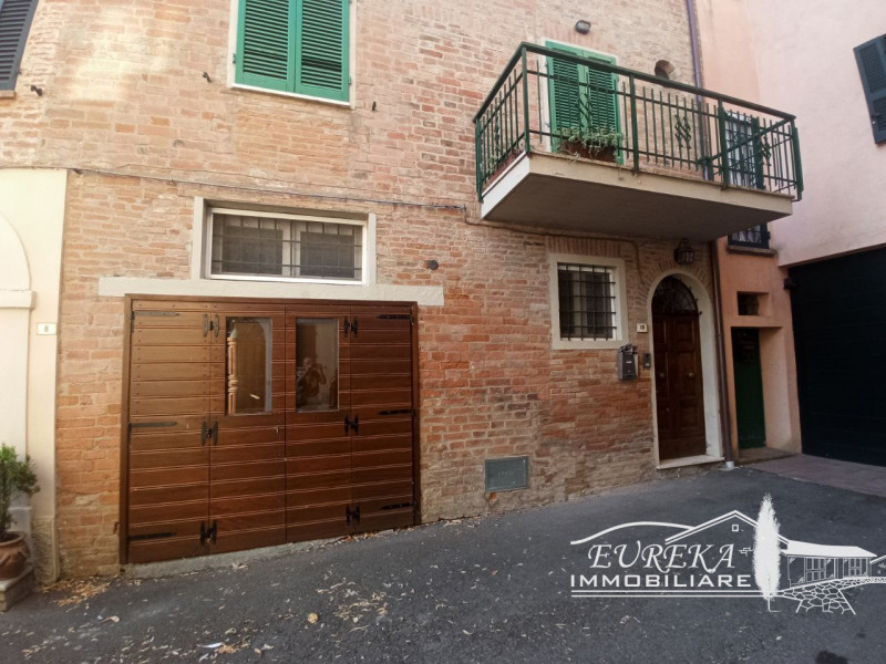 Immagine 2 di Appartamento in vendita  in via Roma a Castiglione Del Lago