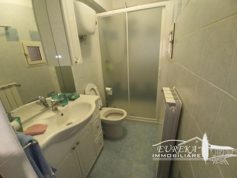 Immagine 4 di Appartamento in vendita  in via Roma a Castiglione Del Lago