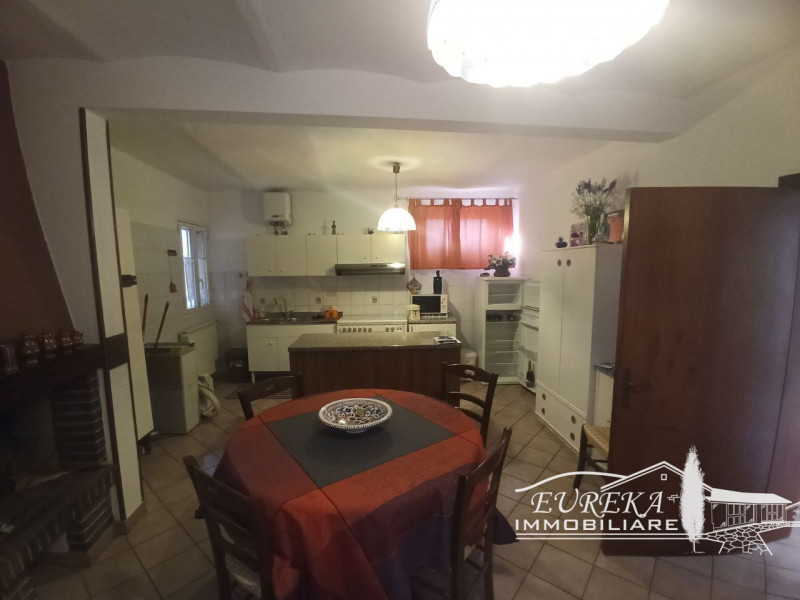 Immagine 5 di Appartamento in vendita  in via Roma a Castiglione Del Lago