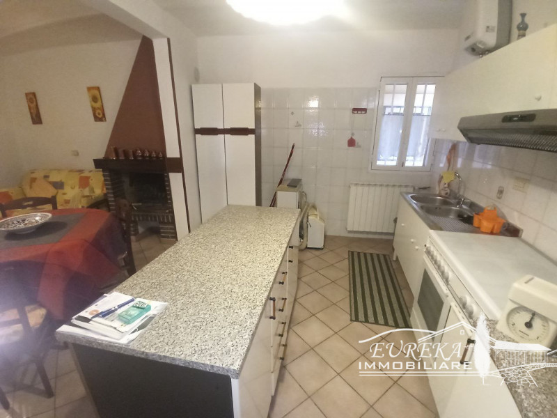 Immagine 6 di Appartamento in vendita  in via Roma a Castiglione Del Lago