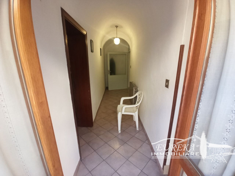 Immagine 13 di Appartamento in vendita  in via Roma a Castiglione Del Lago