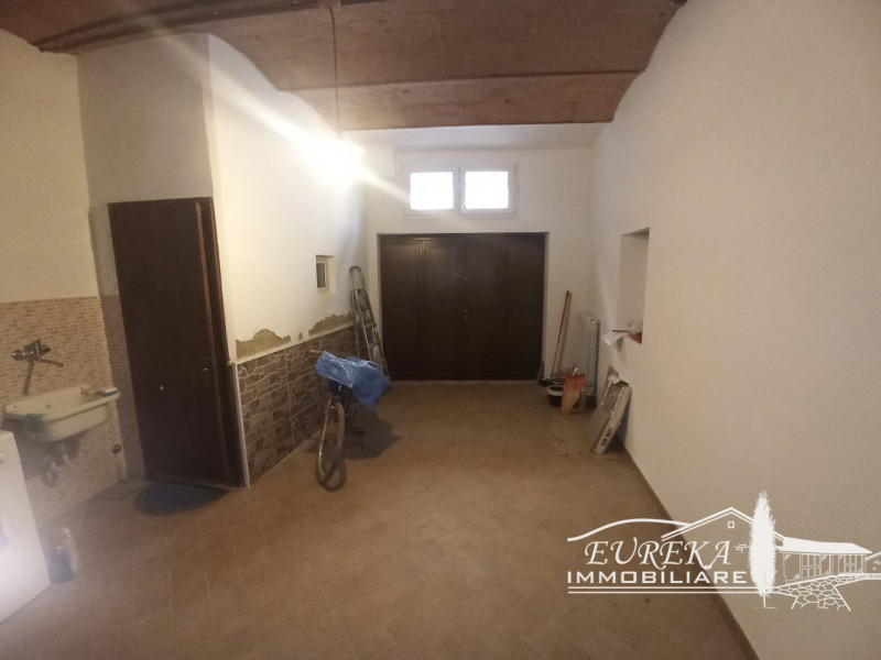 Immagine 16 di Appartamento in vendita  in via Roma a Castiglione Del Lago