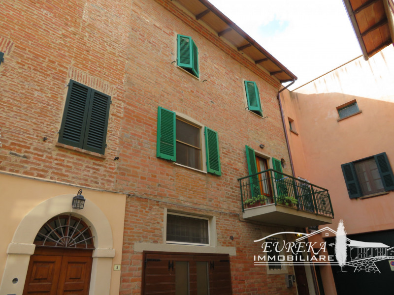 Immagine 18 di Appartamento in vendita  in via Roma a Castiglione Del Lago