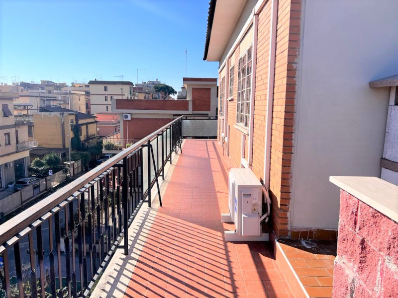 Immagine 13 di Appartamento in vendita  in VIA BERNARDO MINOZZI a Roma