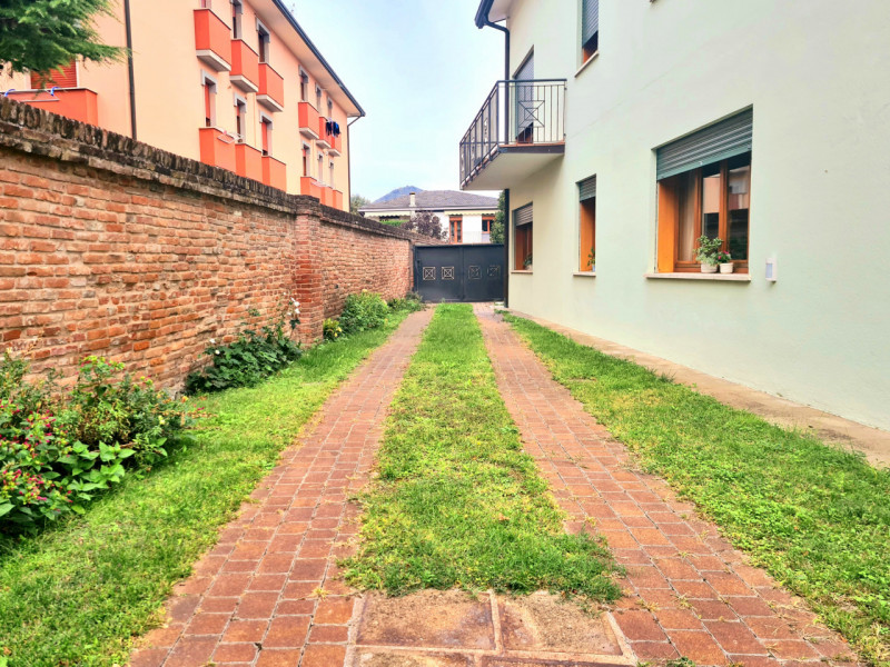 Immagine 17 di Casa indipendente in vendita  in VIA PIAVE a Este